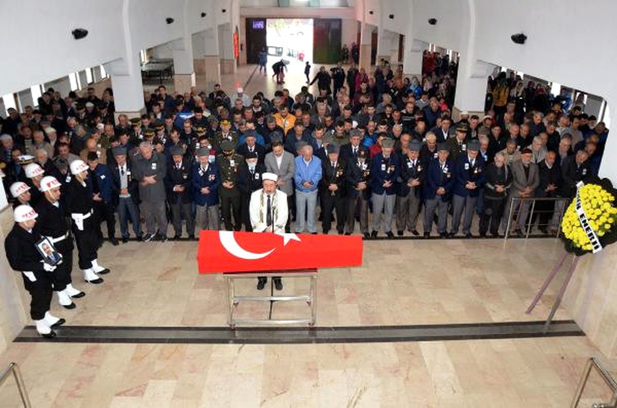 Kıbrıs Gazisi, Askeri Törenle Toprağa Verildi