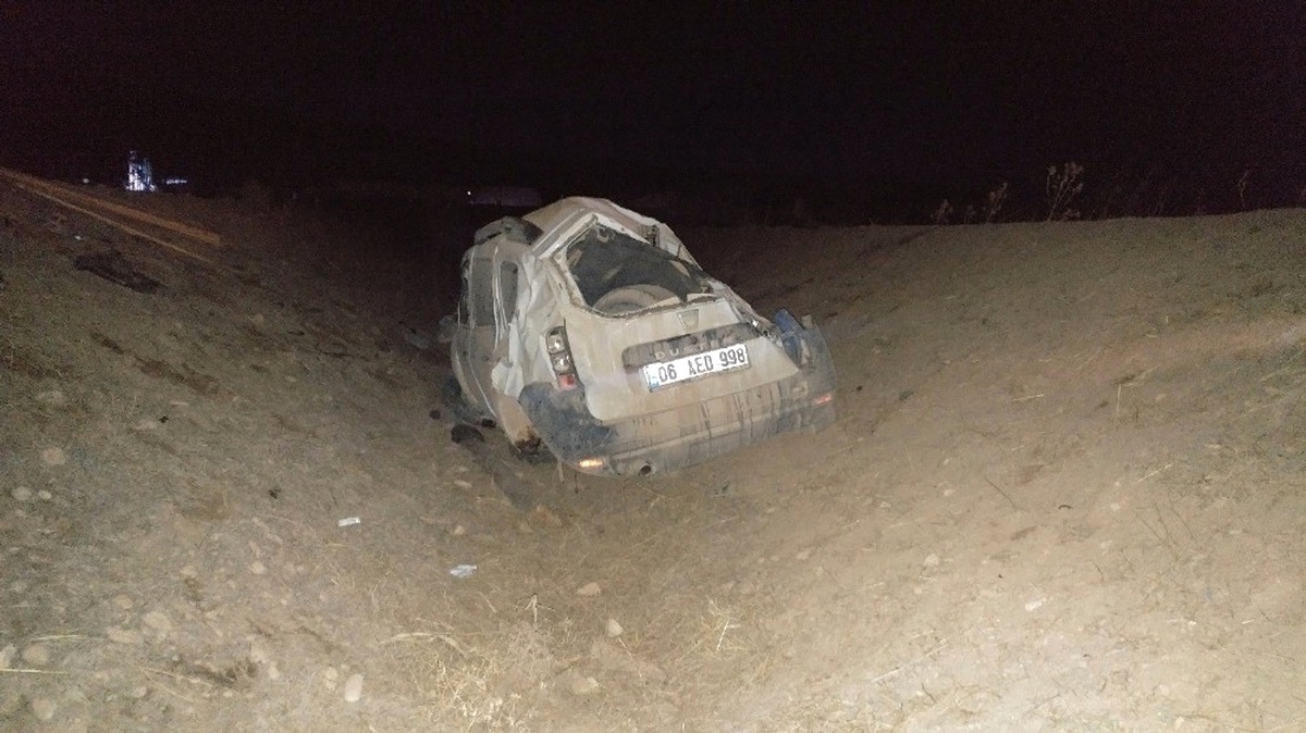 Köpeğe Çarpan Otomobil Şarampole Yuvarlandı: 1 Ölü, 4 Yaralı