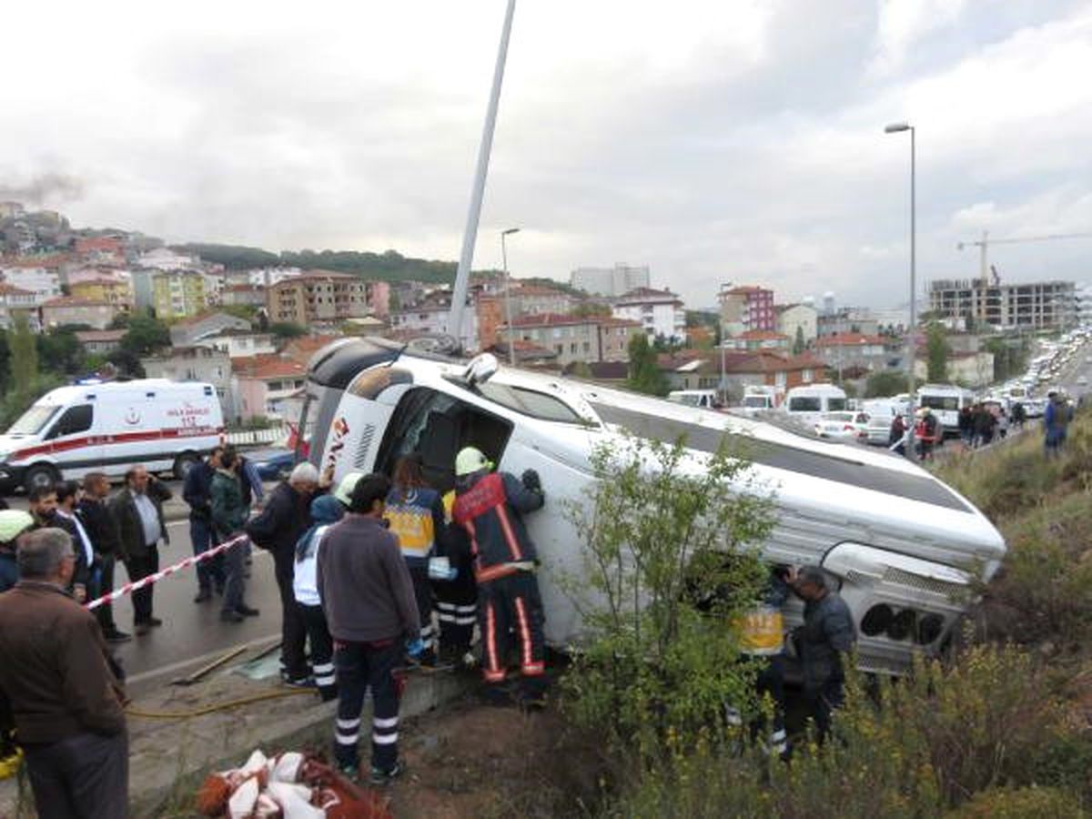 Maltepe\'de Minibüs Devrildi (1)