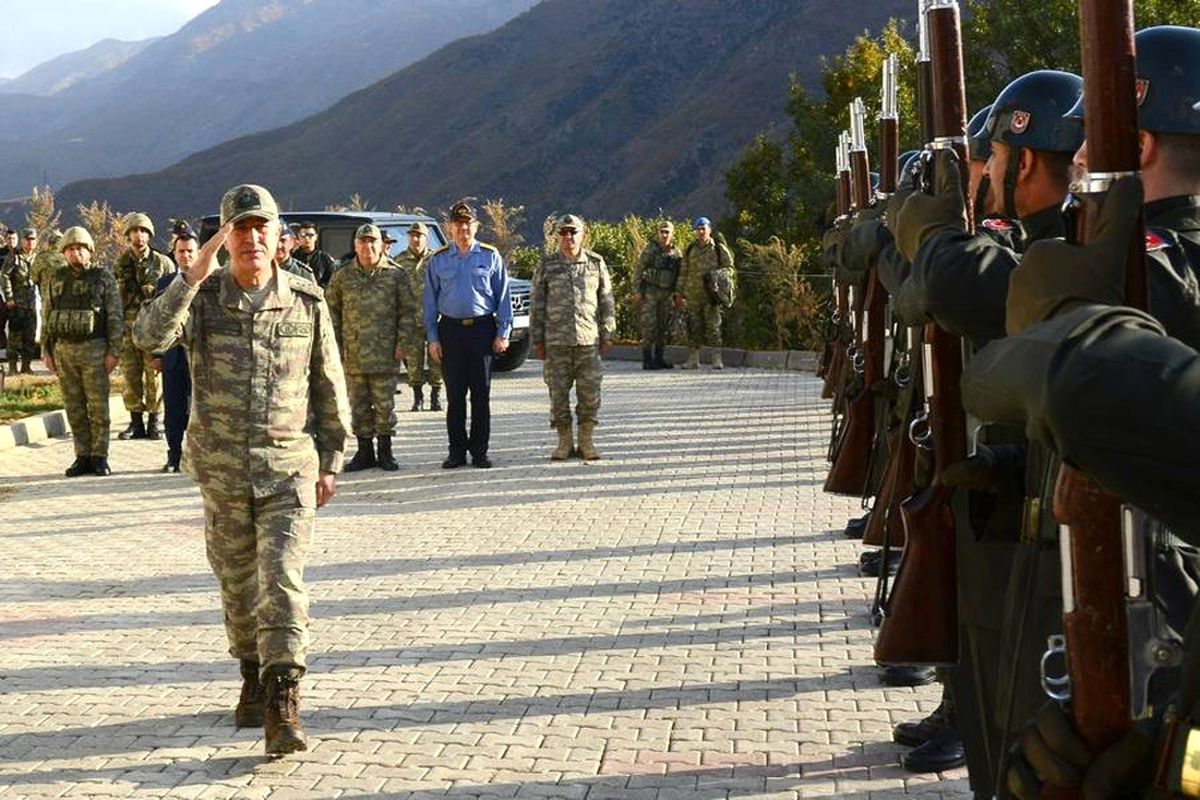 Org. Akar, Hakkari\'de Temaslarda Bulundu