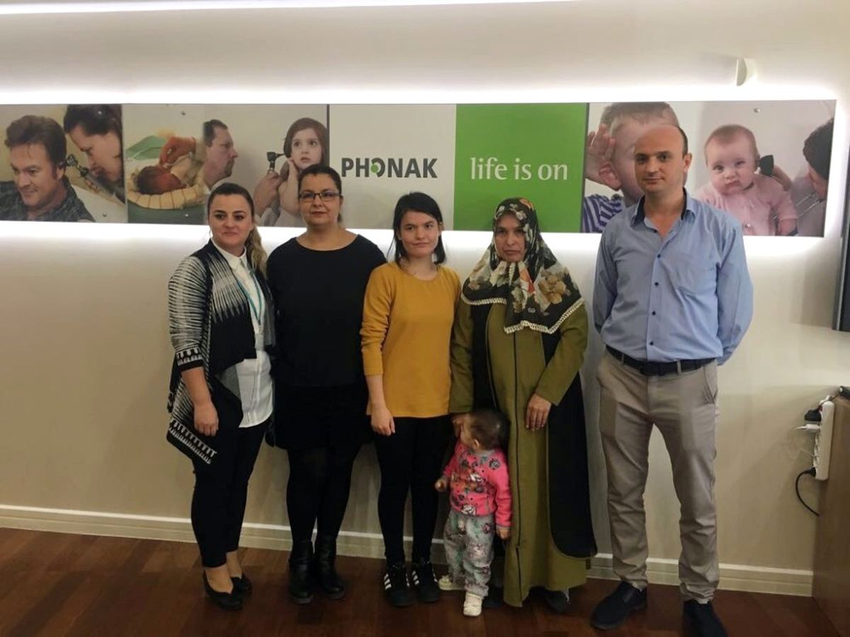 İşitme Cihazının Kaybeden Genç Kız, Yeni Cihazına Kavuştu