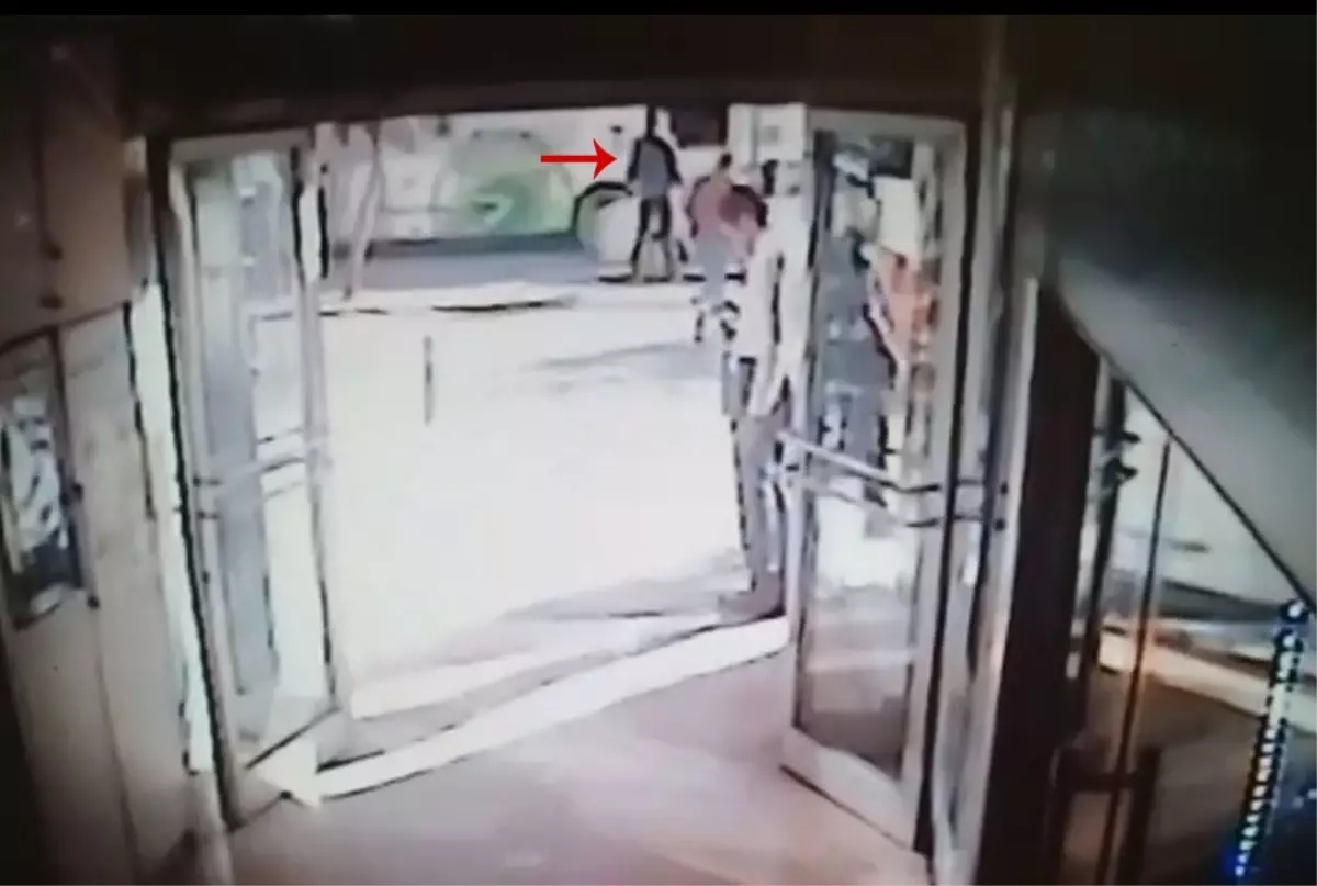 Kendini Avukat Olarak Tanıtıp Taksiciyi Gasp Etti