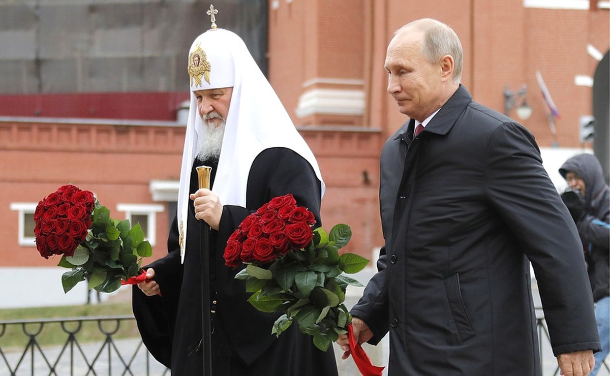 Putin, Ulusal Birlik Günü\'nde Pozharsky ve Minin Anıtına Çiçek Bıraktı