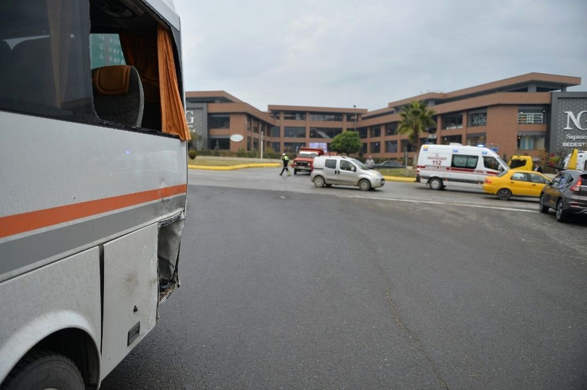 Sakarya\'da Genç Atletler Ölümden Döndü: 12 Yaralı
