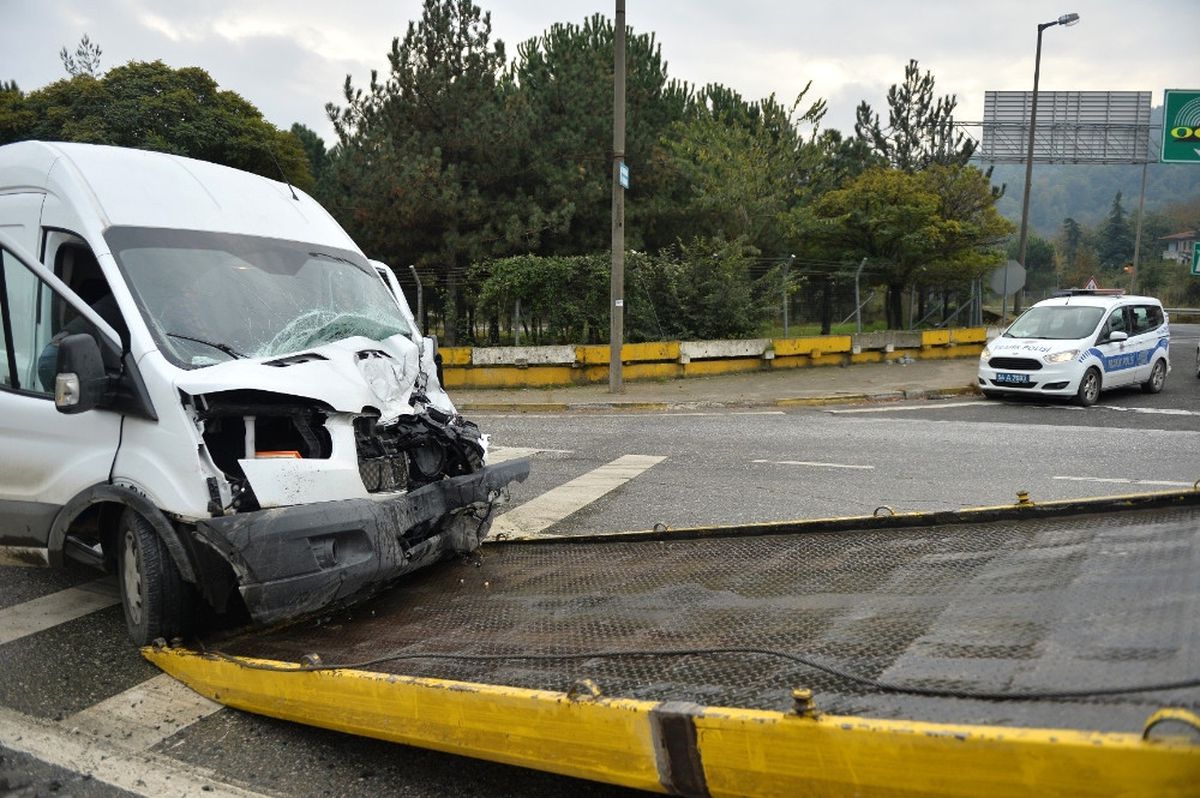 Sakarya\'da Genç Atletler Ölümden Döndü: 12 Yaralı