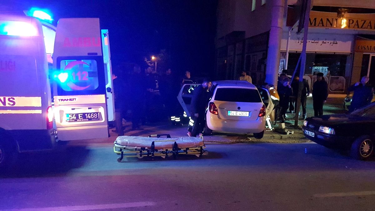 Sakarya\'da Trafik Kazası: 2 Yaralı