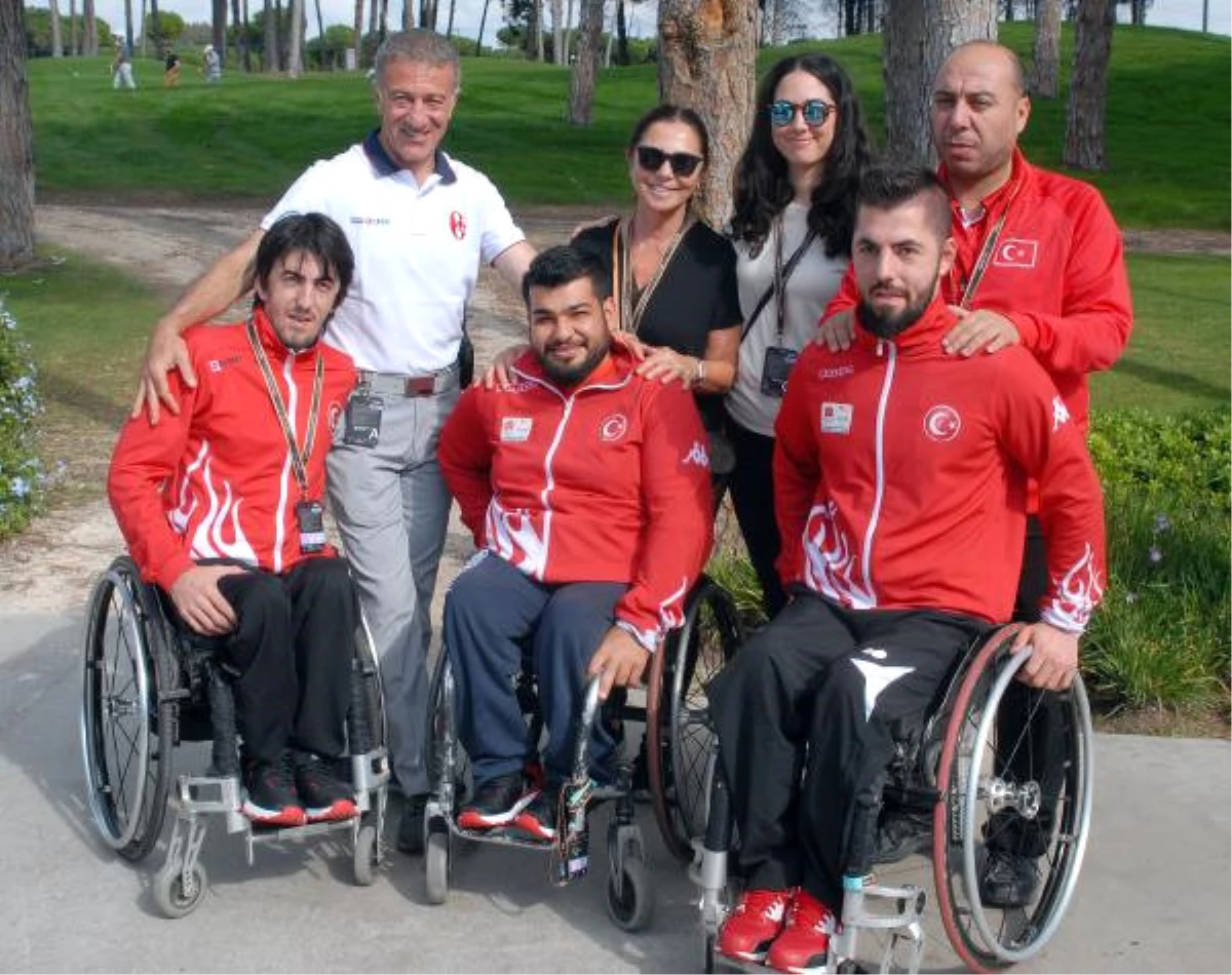 Şampiyon Sporcular Ahmet Ağaoğlu ile Buluştu