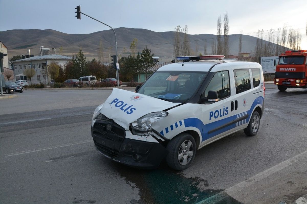 Sivas\'ta Trafik Kazası: 9 Yaralı