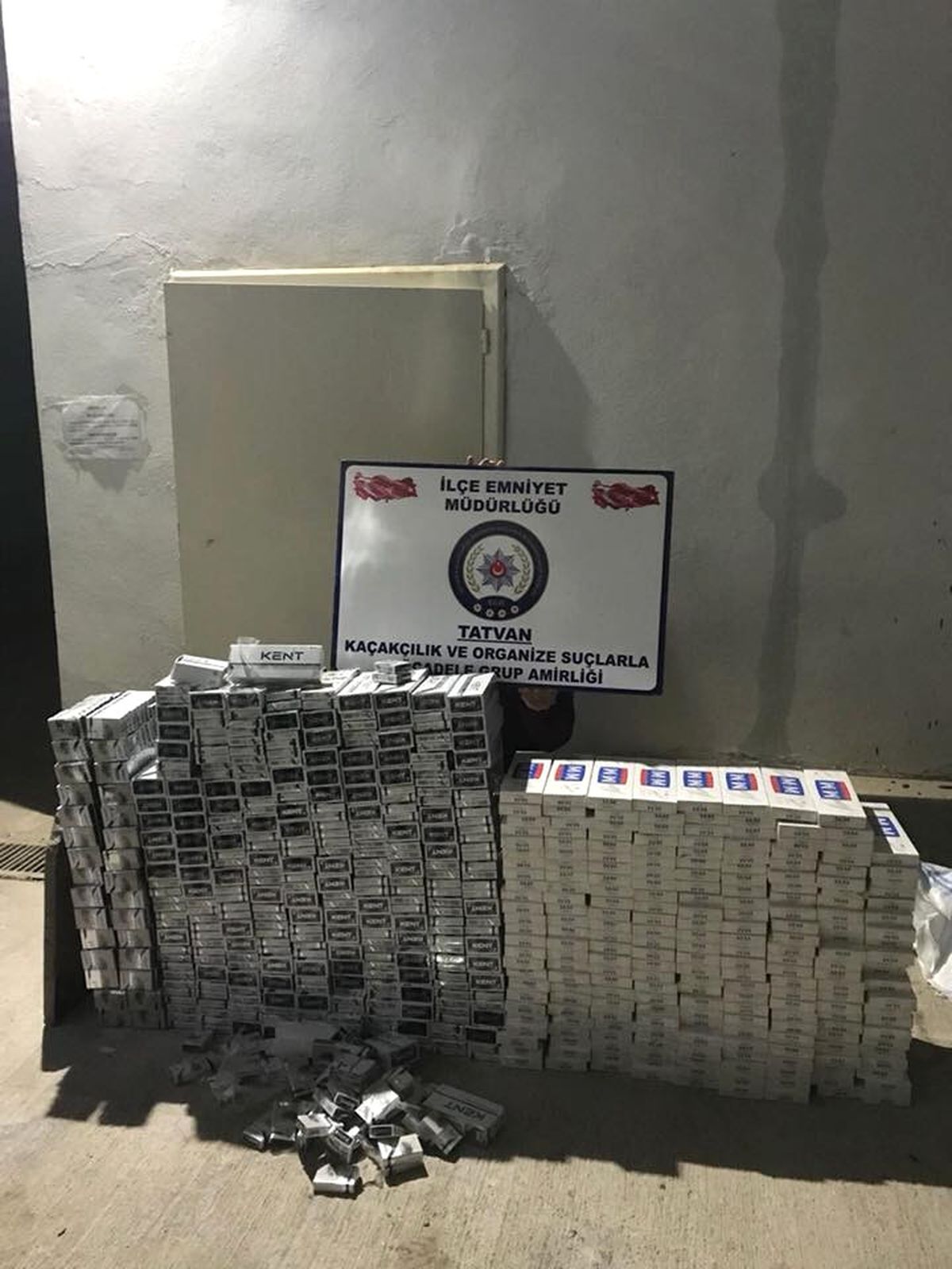 Tatvan\'da 5 Bin Paket Kaçak Sigara Ele Geçirildi