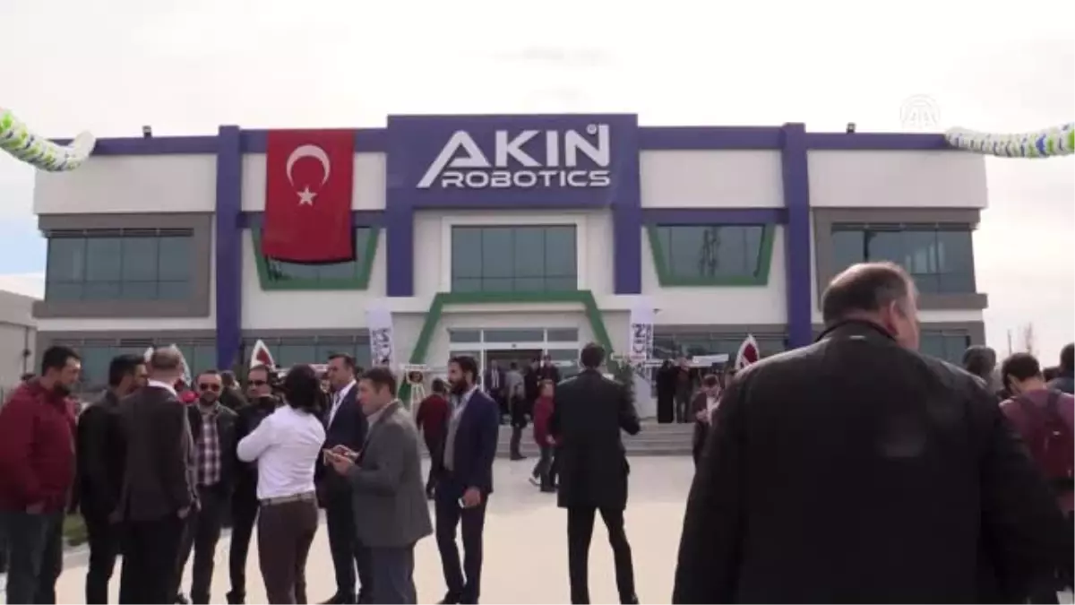 Türkiye\'nin İlk İnsansı Robot Fabrikası Açıldı