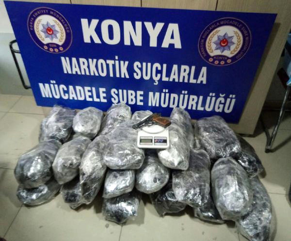 Uyuşturucu Ticareti Şüphelisi Kadının Evinde 29 Kilo Esrar Bulundu
