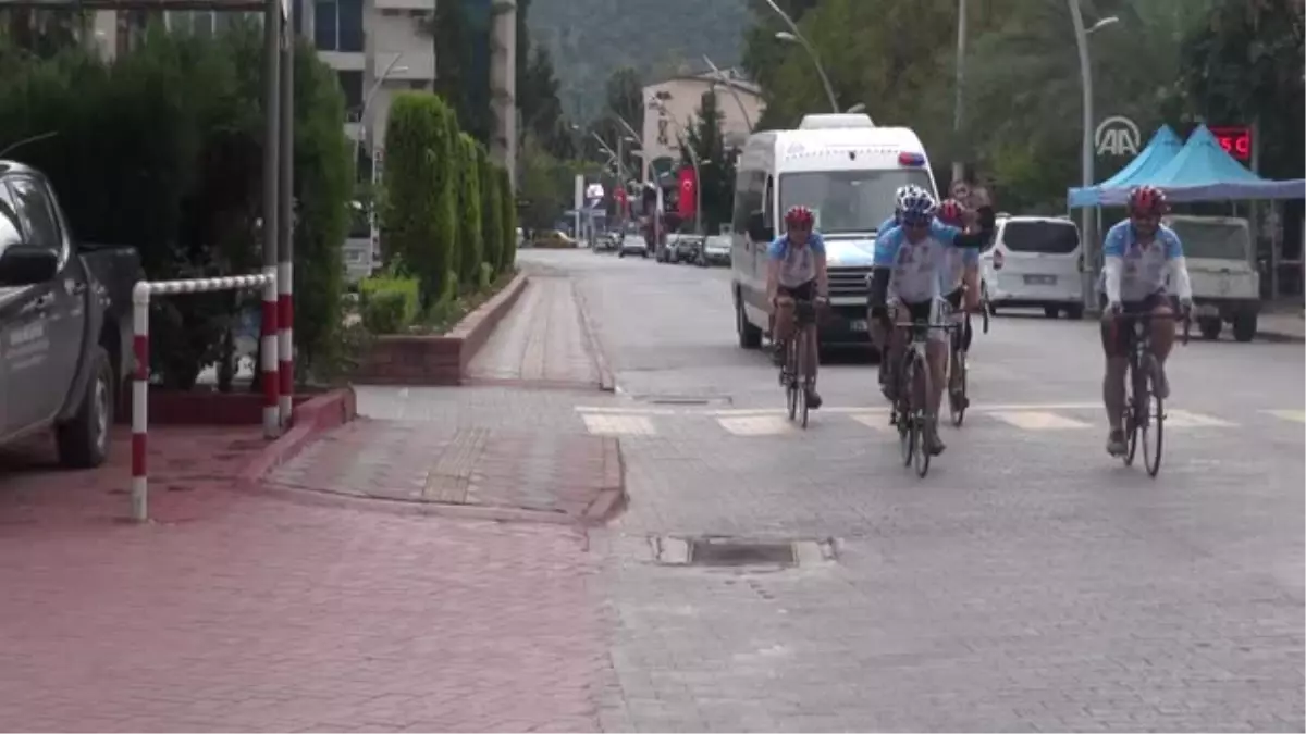 Yardıma Muhtaç Çocuklar İçin Bin 300 Kilometre Pedal Çevirdiler