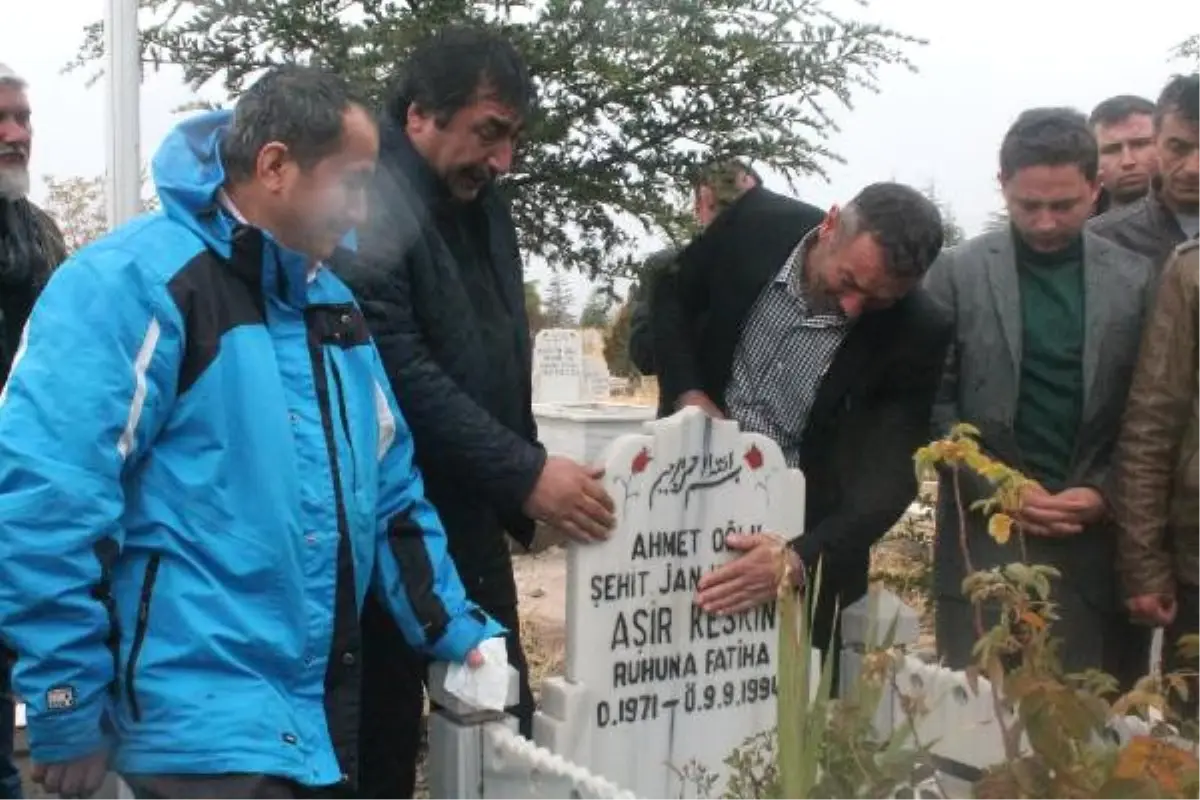 23 Yıl Sonra Şehit Arkadaşlarının Mezarını Ziyaret Ettiler