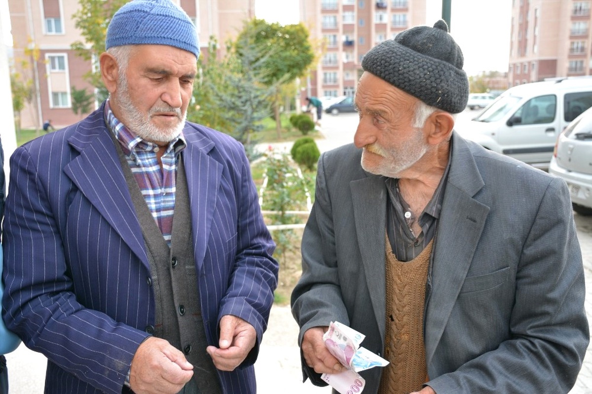 65 Yaş Aylığını Kaybetti, Üzüntüsü Fazla Sürmedi