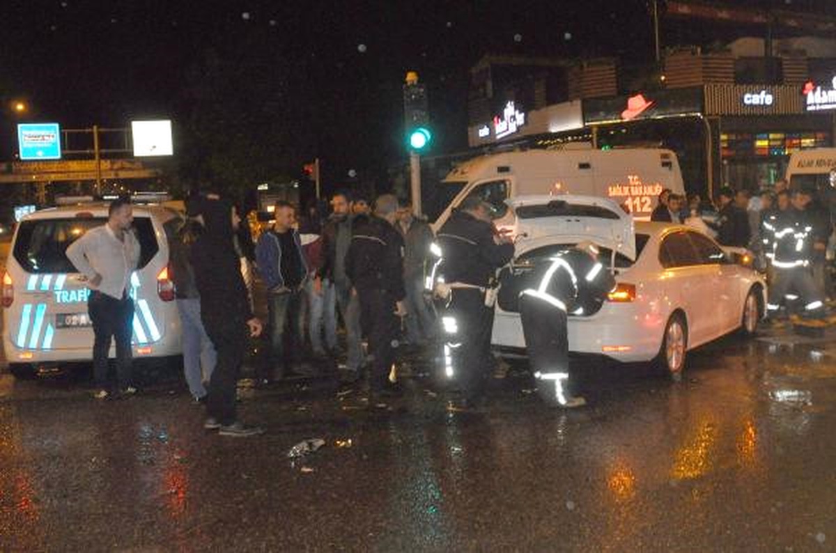 Alkollü Sürücünün Kullandığı Otomobil, Minibüse Çarptı: 2 Yaralı