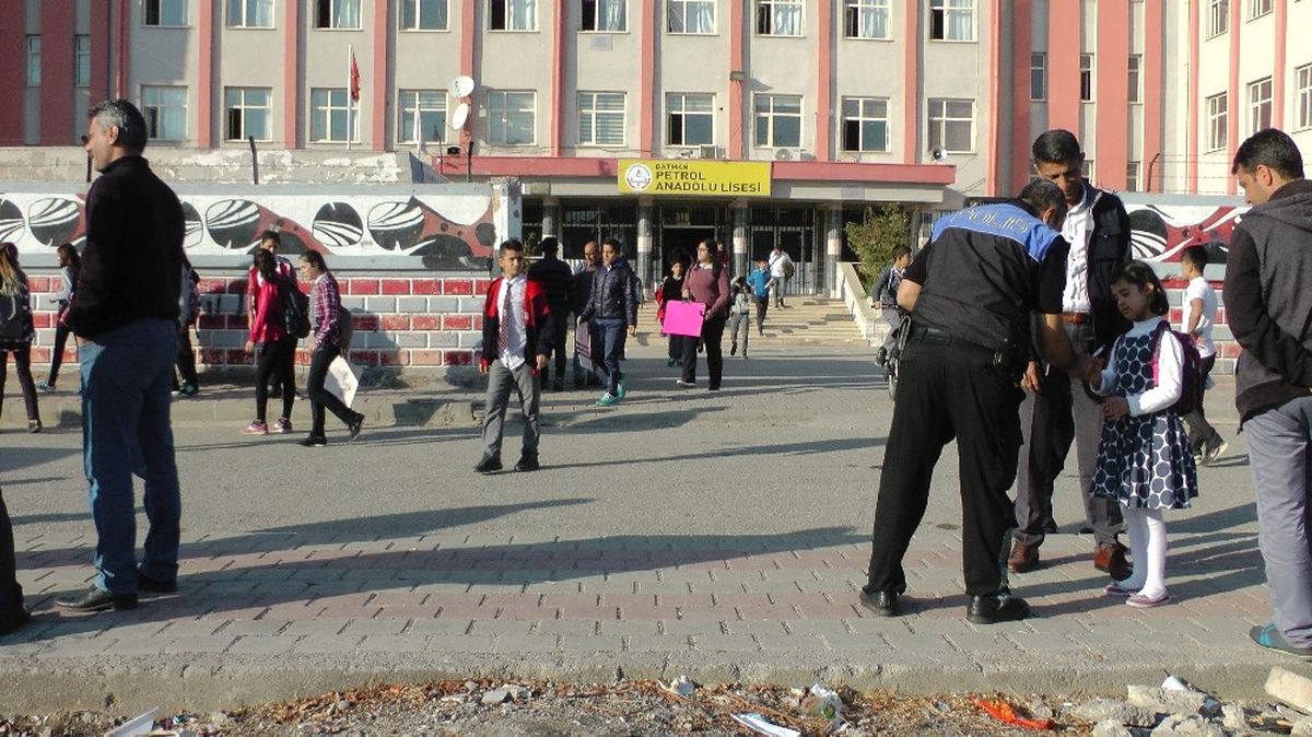 Batman\'da 150 Polis ile Okulların Çevresinde Denetim Yapıldı