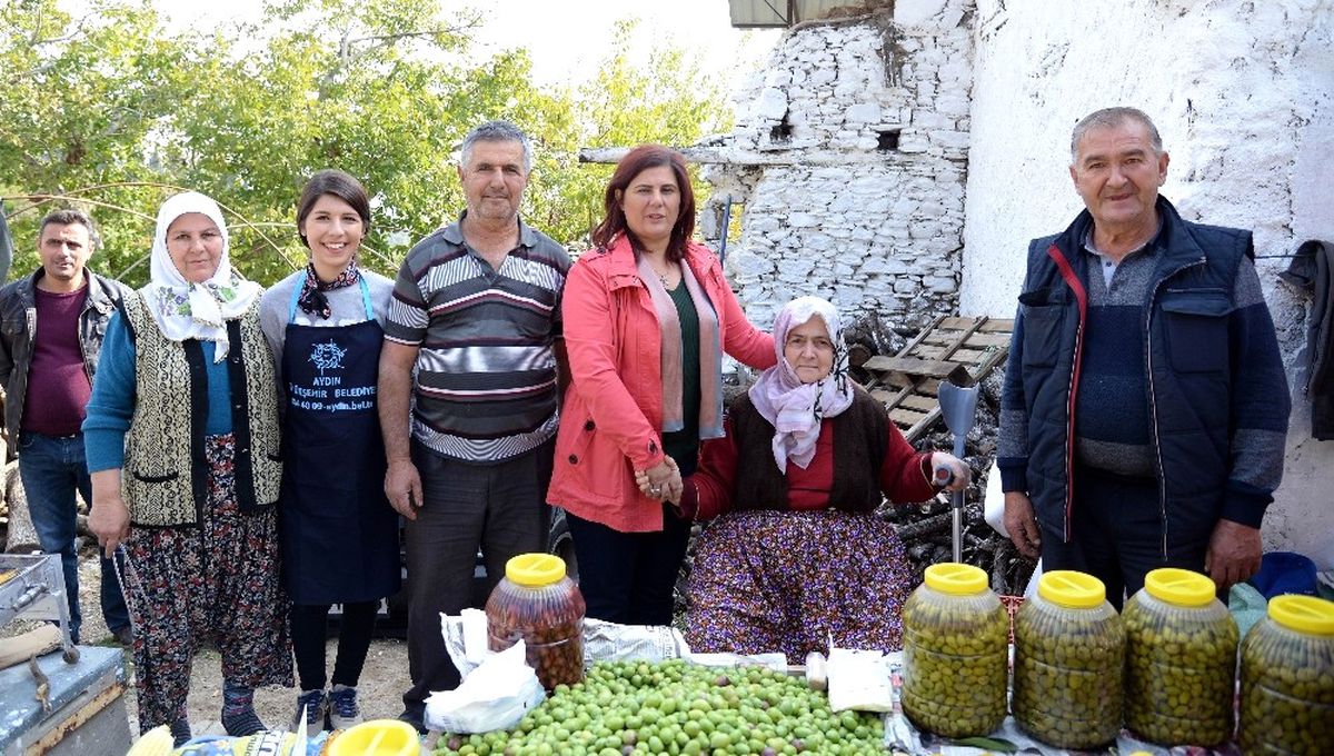 Büyükşehir Belediye Başkanı Çerçioğlu, Köy Pazarlarını Gezdi