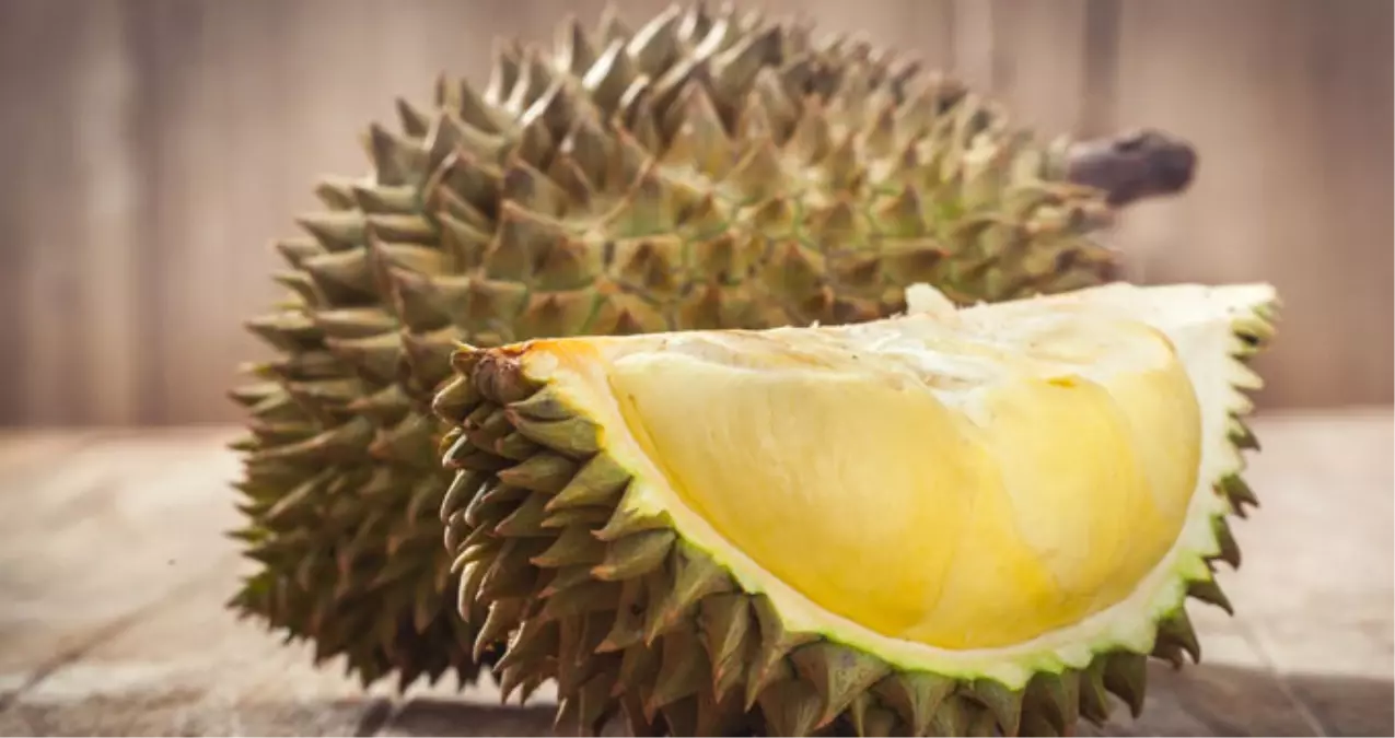 Dayanılmaz Kokusu Yüzünden Pek Çok Yerde Yasaklanan İlginç Meyve Durian