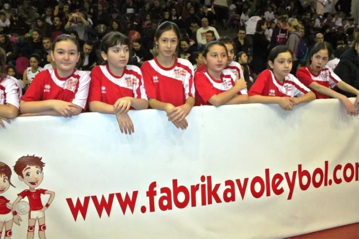 Fabrika Voleybol Okulları\'nın 23\'üncüsü Malatya\'da Açıldı