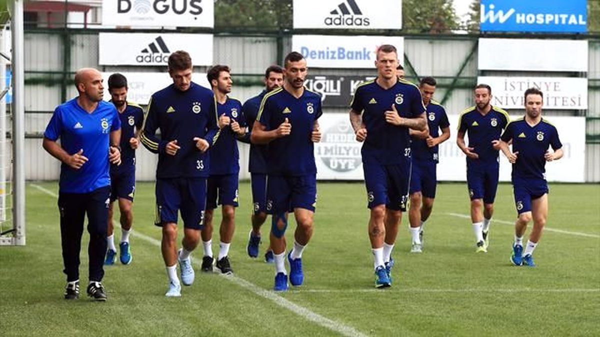 Fenerbahçe\'de Sürpriz Kadro Dışı Kararı