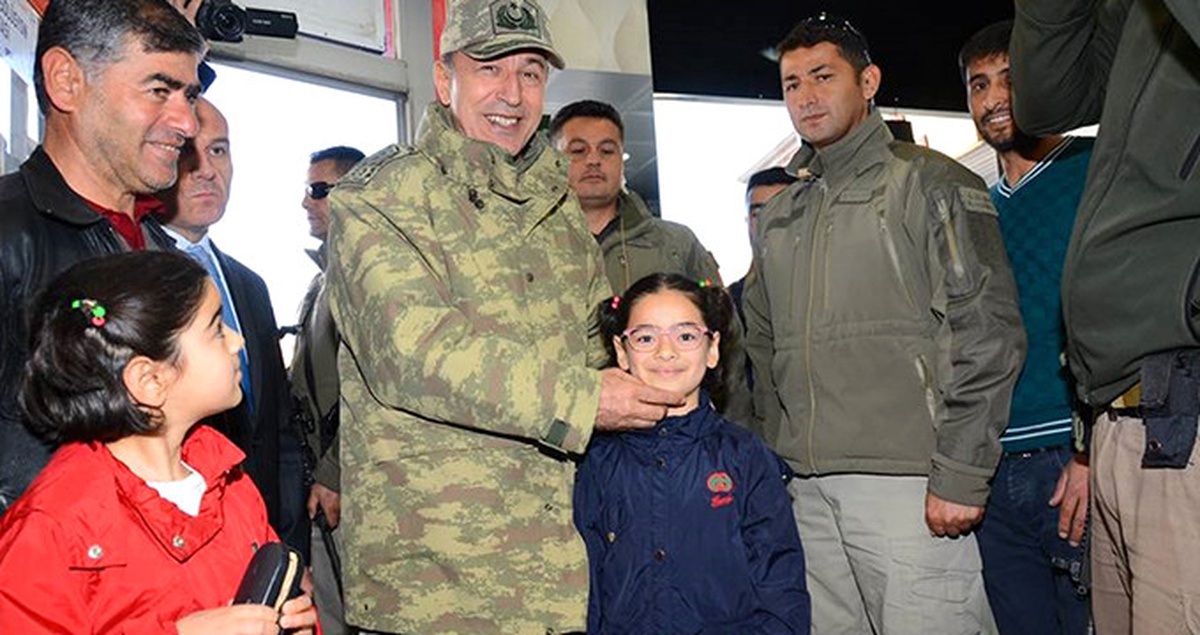 Genelkurmay Başkanı Akar ve Kuvvet Komutanlarına Yüksekova\'da Büyük İlgi