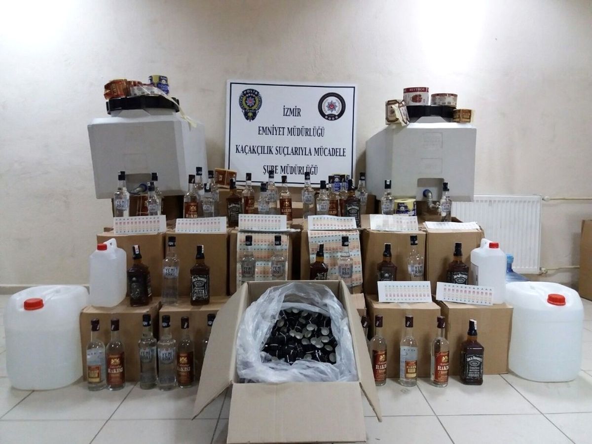 İzmir\'de Sahte Alkol Operasyonu