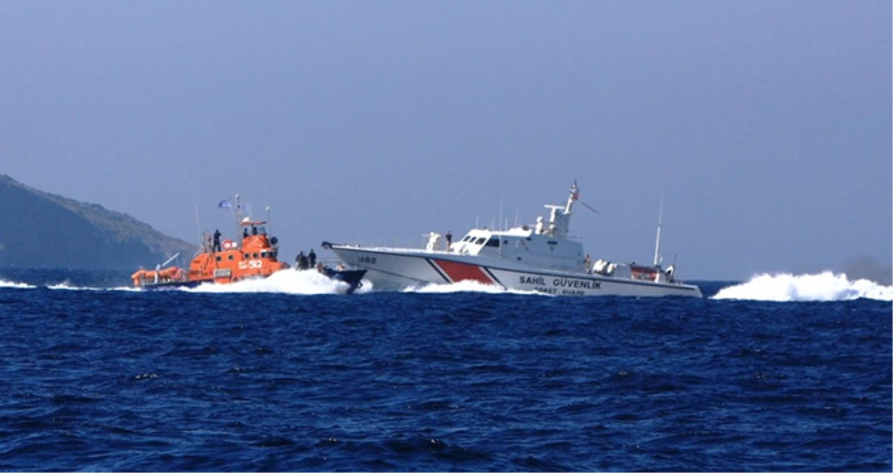 Kaçak Göçmenleri Taşıyan Tekne Battı, Türk ve Yunan Botları Kardak\'ta Arama Başlattı