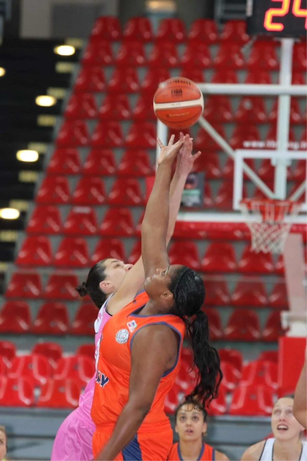Kadınlar Basketbol Ligi: Agü Spor: 71 - Hatay Bşb: 82