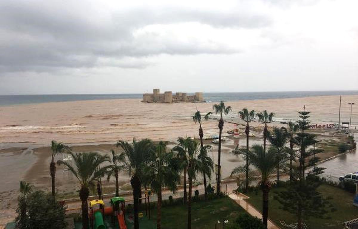 Mersin\'de Araçlar Sele Kapıldı (2)