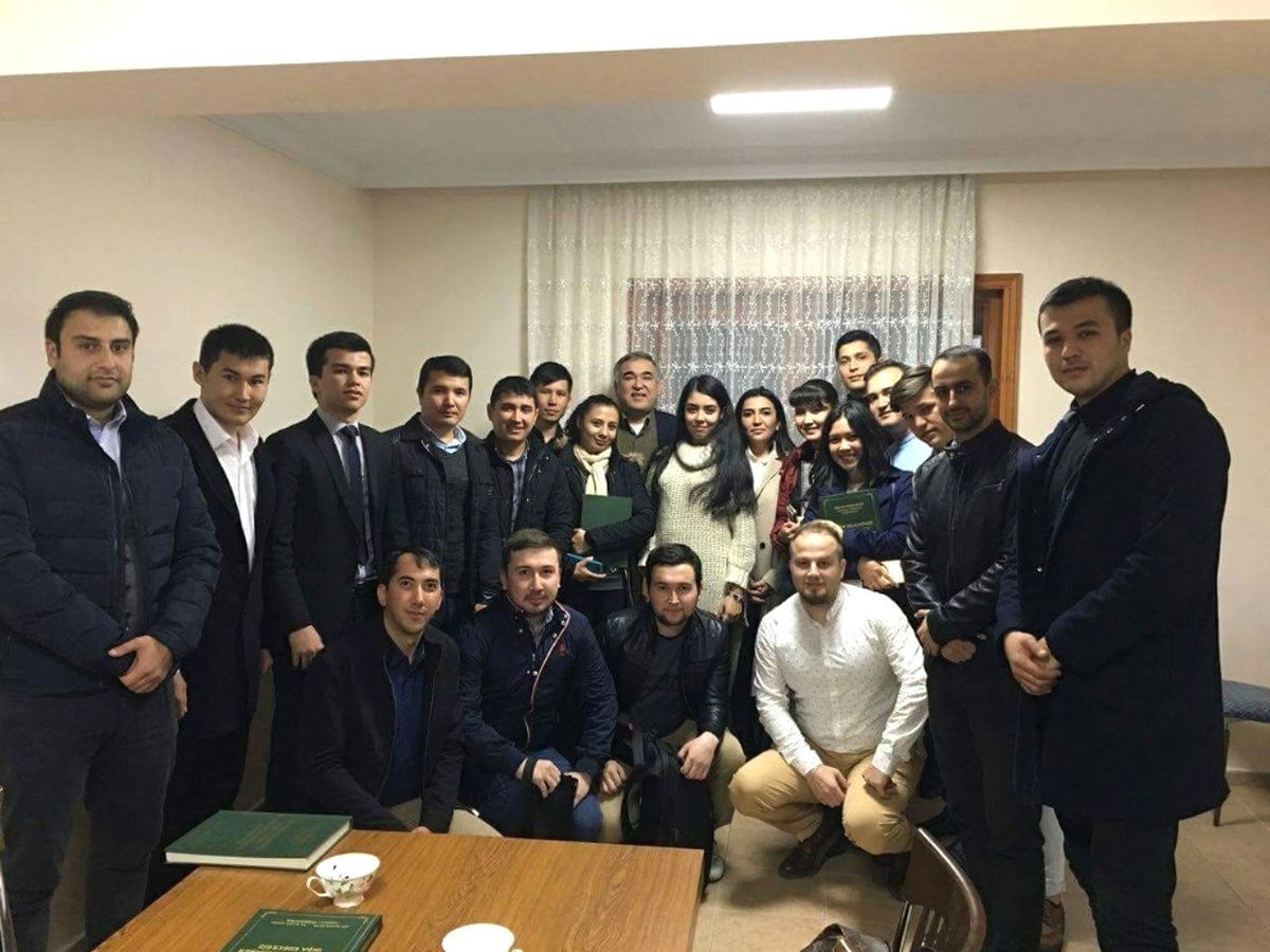 Özbekistan\'ın Ankara Büyükelçisi Türkiye\'deki Özbekistanlı Öğrencileri Kabul Etti