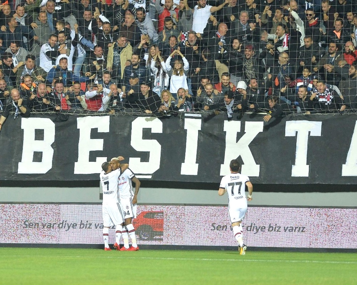 Süper Lig: Göztepe: 0 - Beşiktaş: 1 (İlk Yarı)