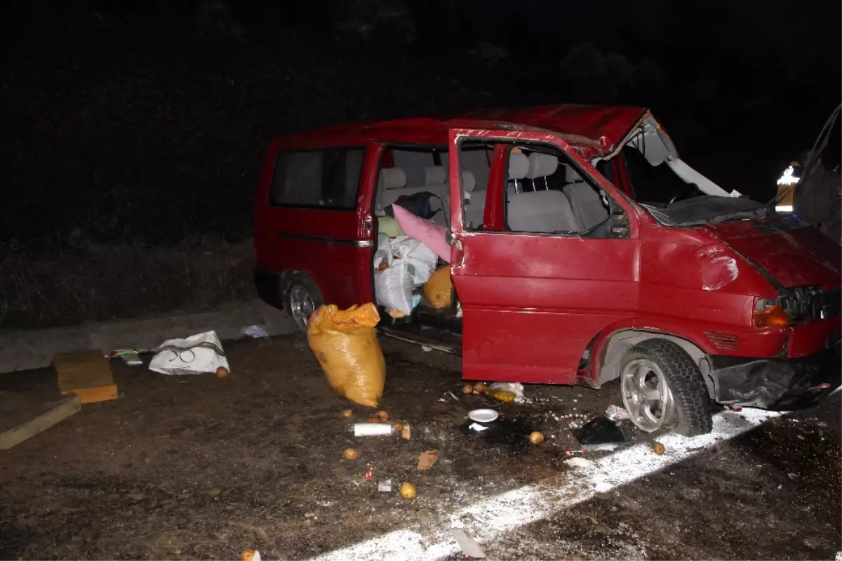 Tem Otoyolunda Feci Kaza: 1 Ölü, 6 Yaralı