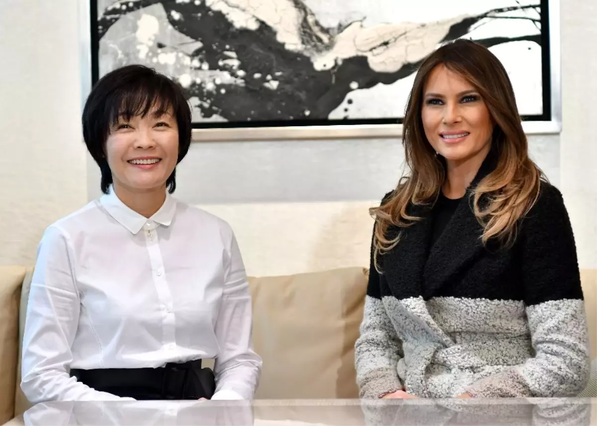 Trump ve Abe Golf Oynadı, Eşleri İnci Alışverişi Yaptı