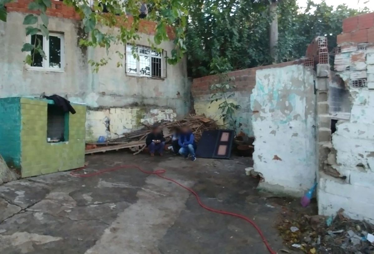 Uyuşturucu Ticaretinden Yakalandı, "Türbe" Dediği Yerden Silah Çıktı