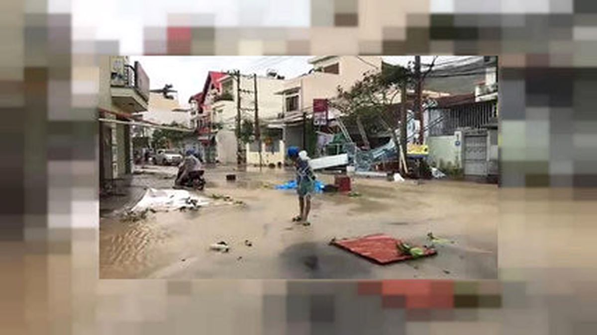 Vietnam\'da Damrey Tayfunu Yıktı Geçti