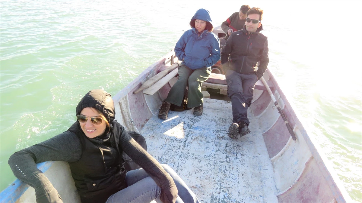 Beyşehir\'de Kadın Balıkçılara Can Yeleği ve Yağmurluk