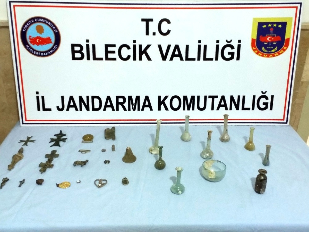 Bizans ve Roma Dönemine Ait Haçlar Ele Geçirildi