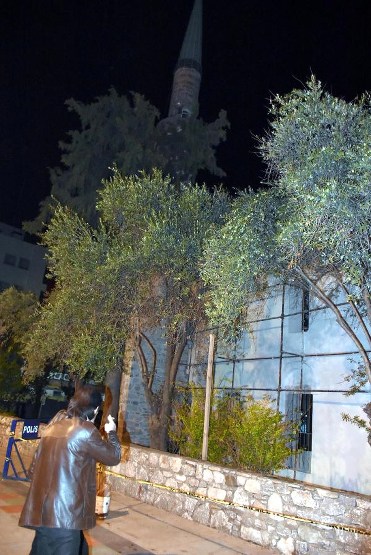 Cami Kubbesinde Mahsur Kalan Kediyi İtfaiye Kurtardı