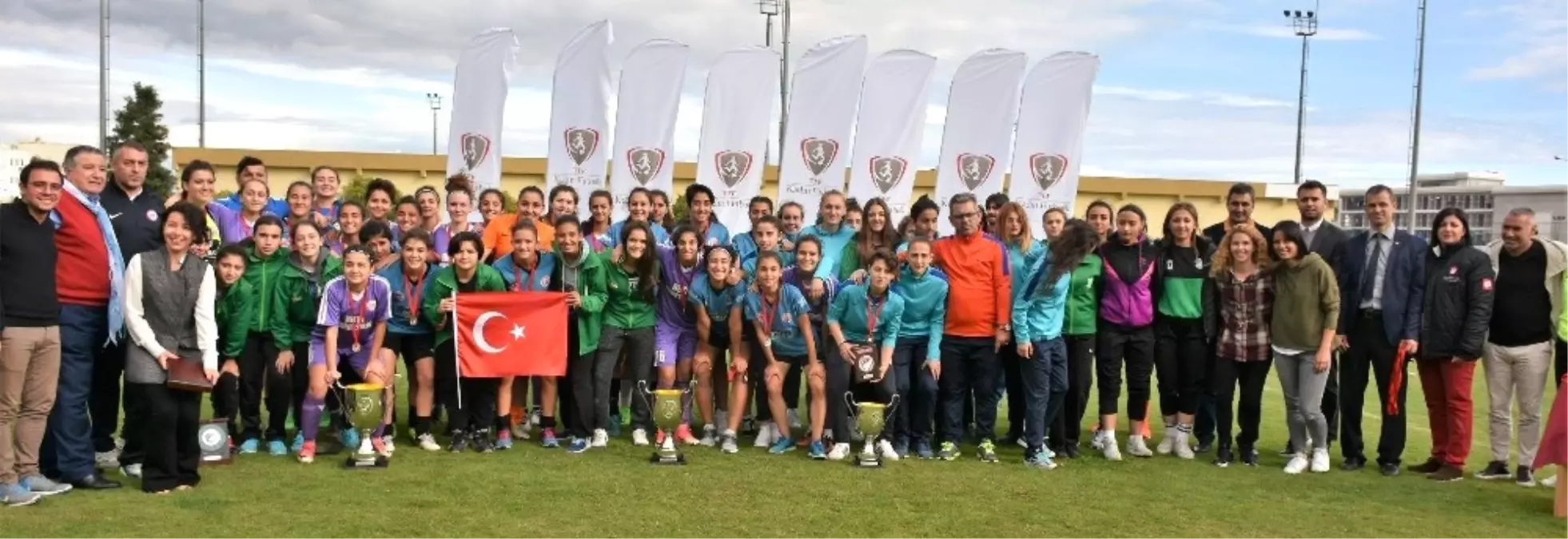 Döşemealtı Kadın Futbol Takımı Türkiye İkincisi Oldu