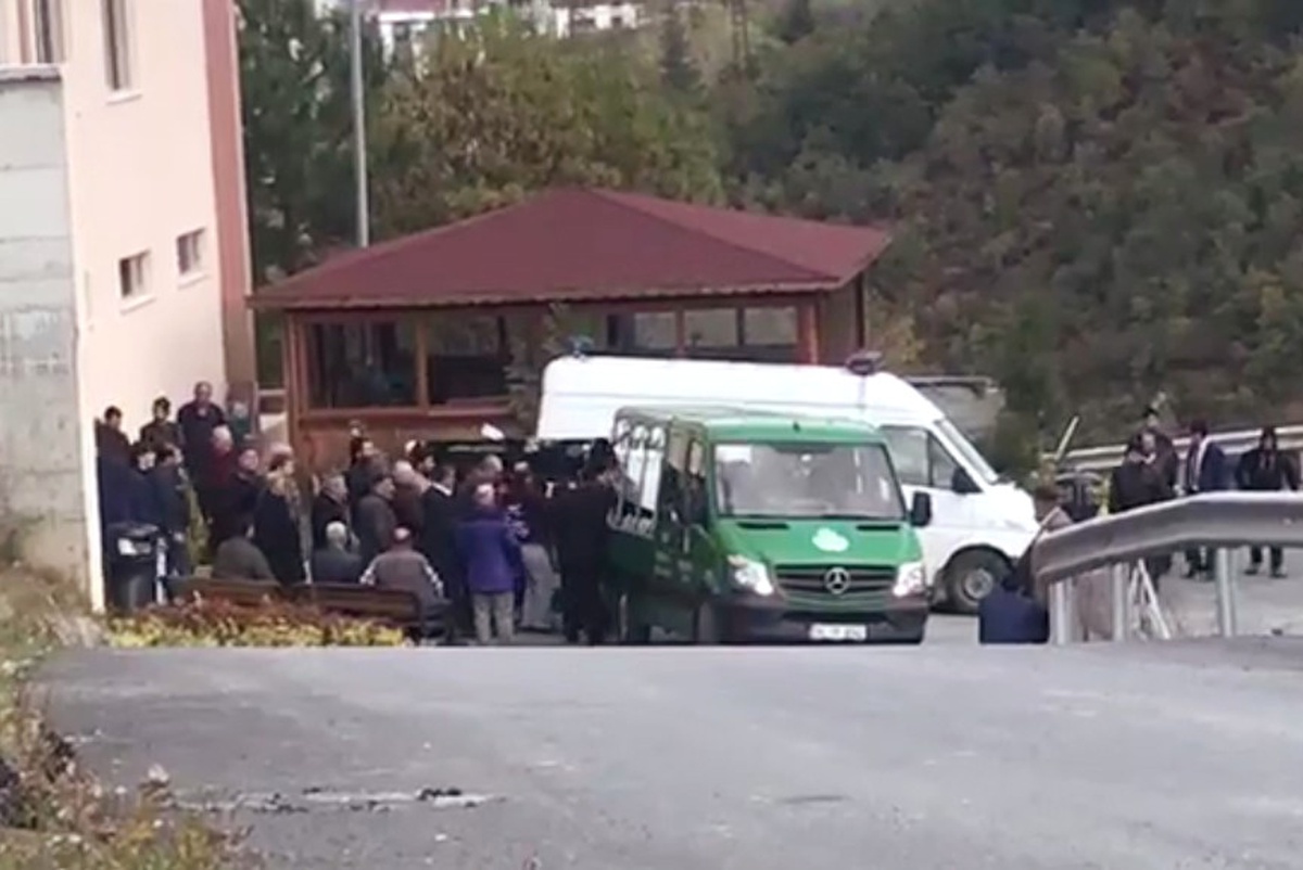 Fatih\'te Babasının Öldürdüğü Çocuk Son Yolculuğuna Uğurlandı