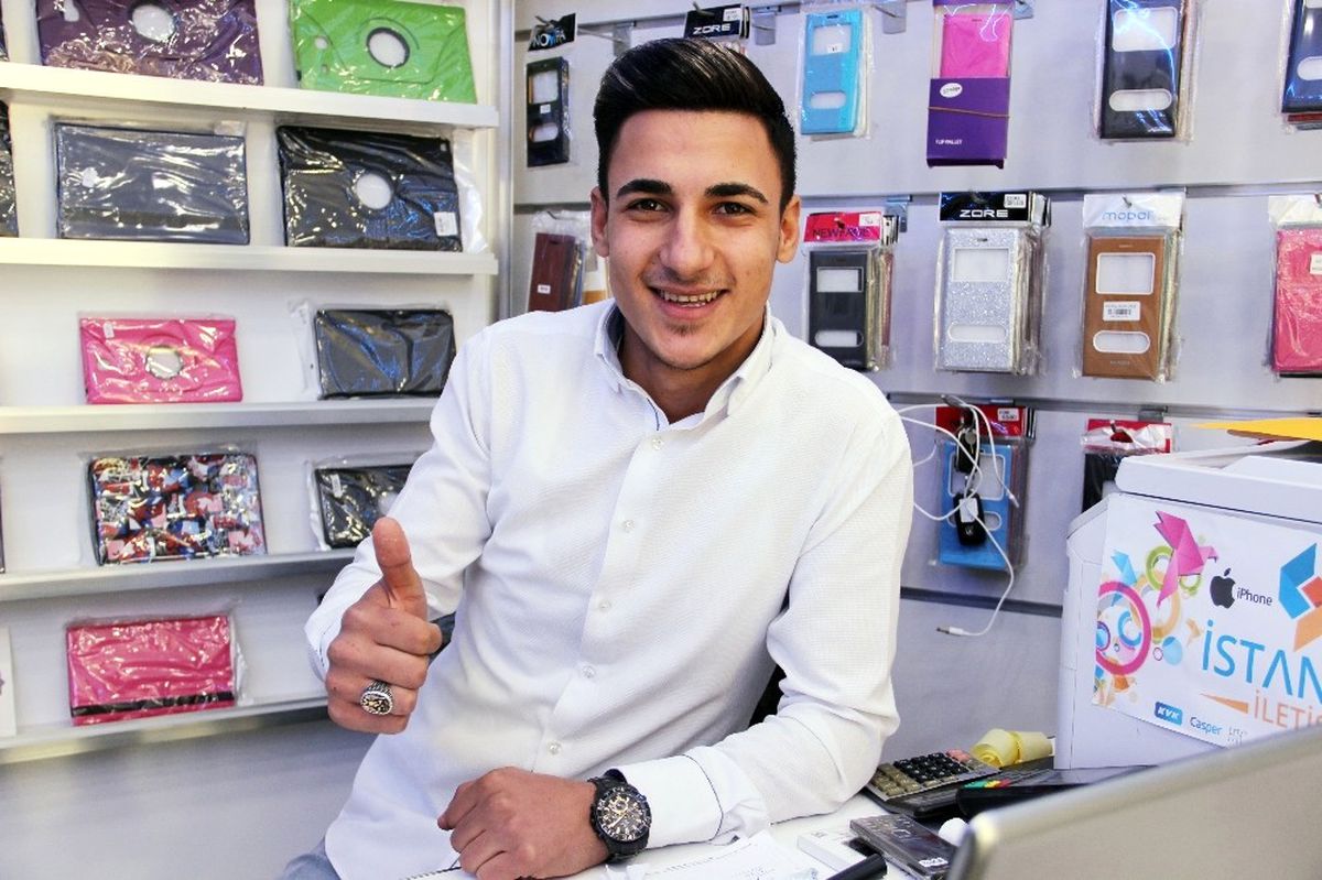 Genç Telefoncu Afgan Çeteyi Çökertti