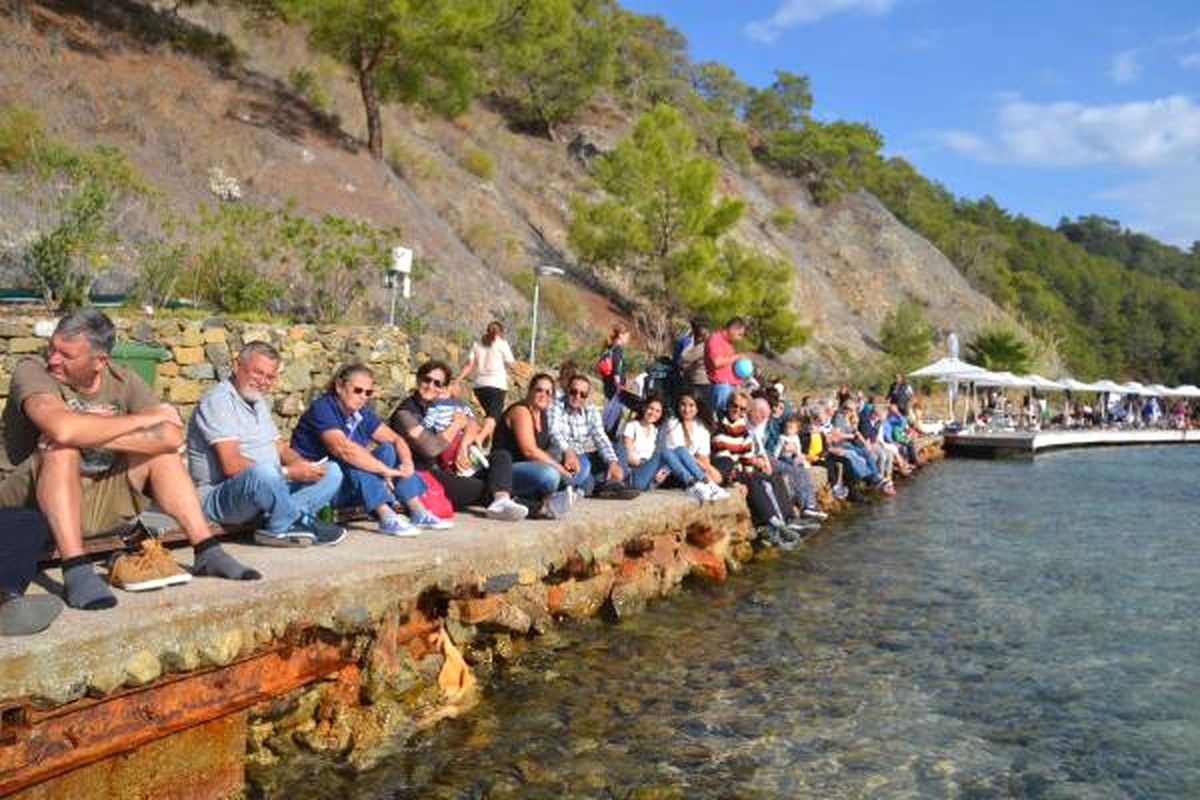 Göcek\'te Karton Tekneler Yarıştı