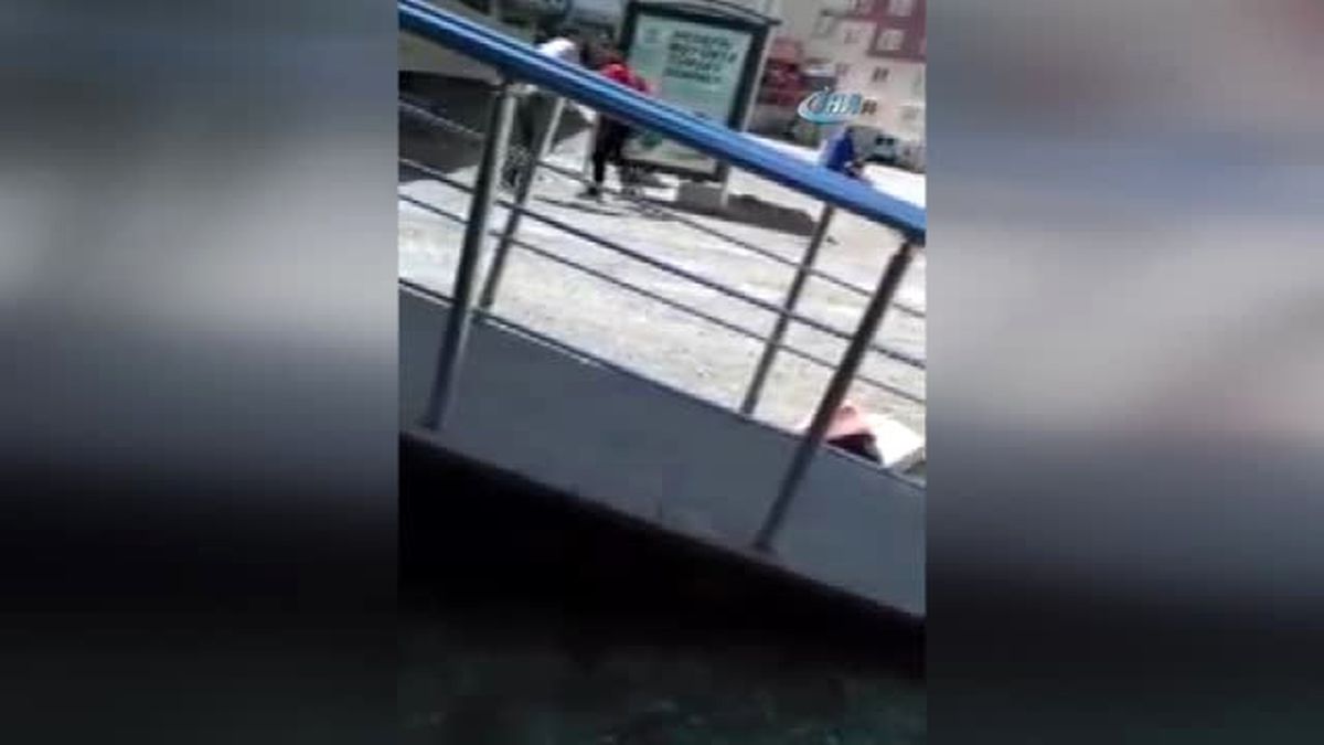 Güpegündüz Sokak Ortasında Döner Bıçağıyla Rehin Aldı