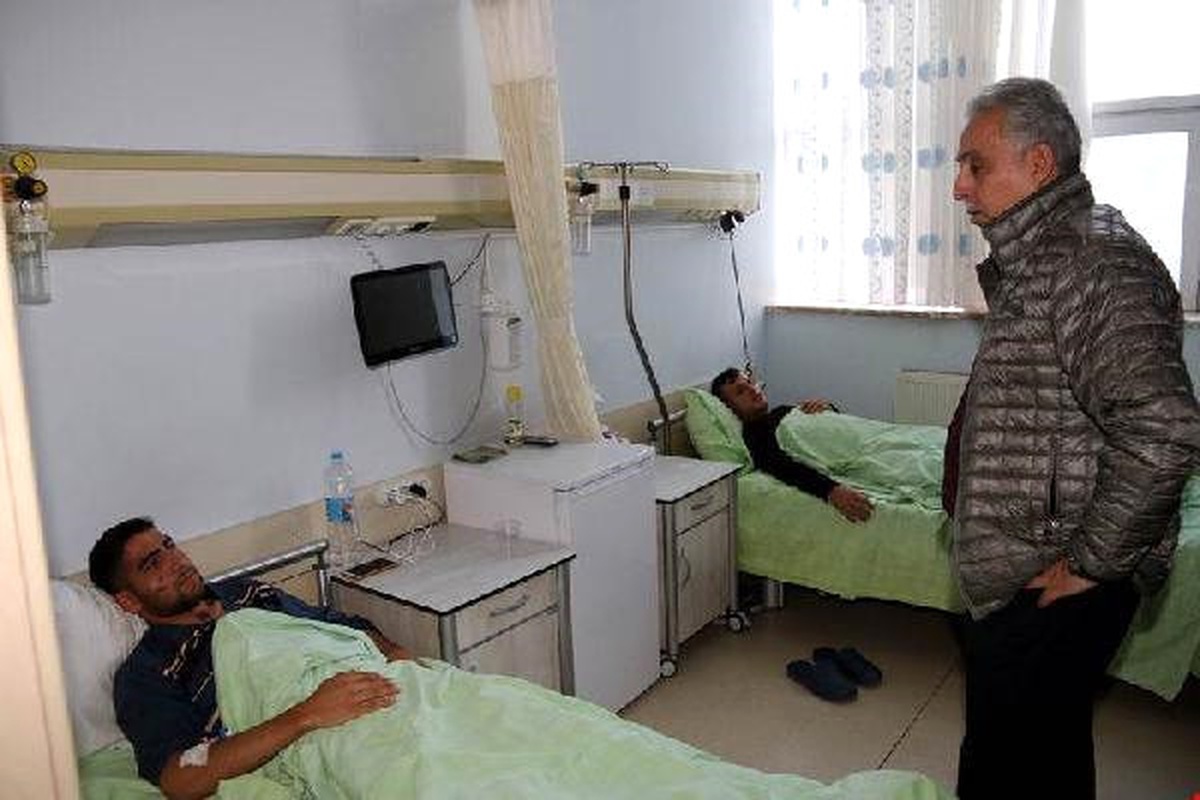 Hakkari Valisi Toprak, Yaralı Askerleri Ziyaret Etti