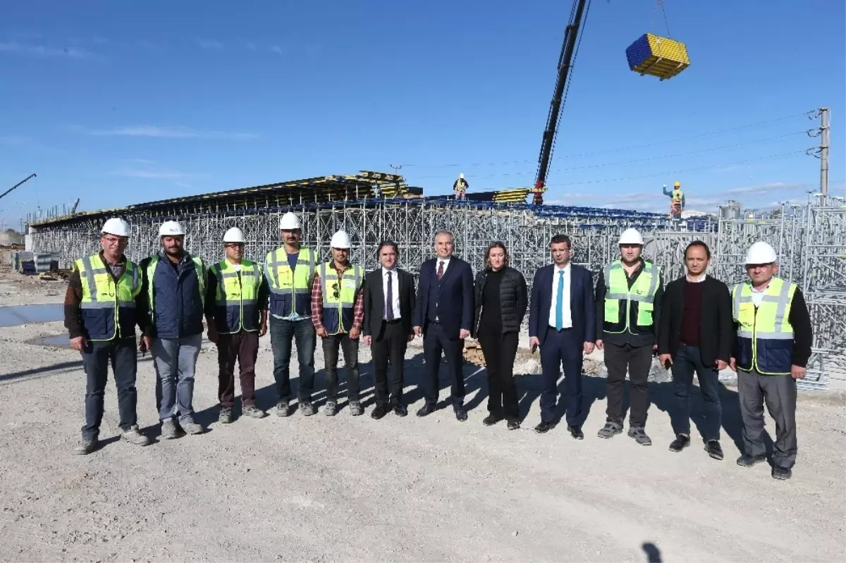 Hal Köprülü Kavşağı İnşaatı Devam Ediyor