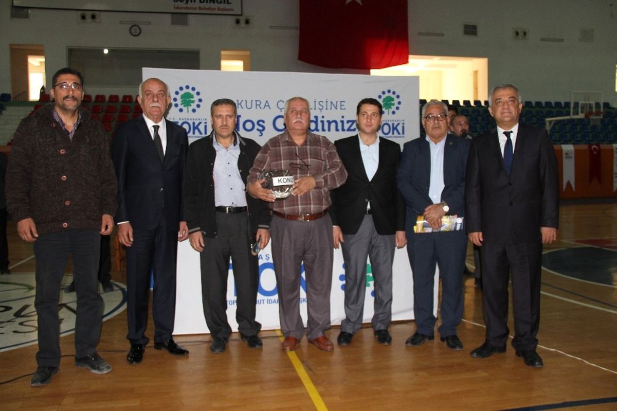 İskenderun\'da TOKİ Konutları İçin Kura Çekildi