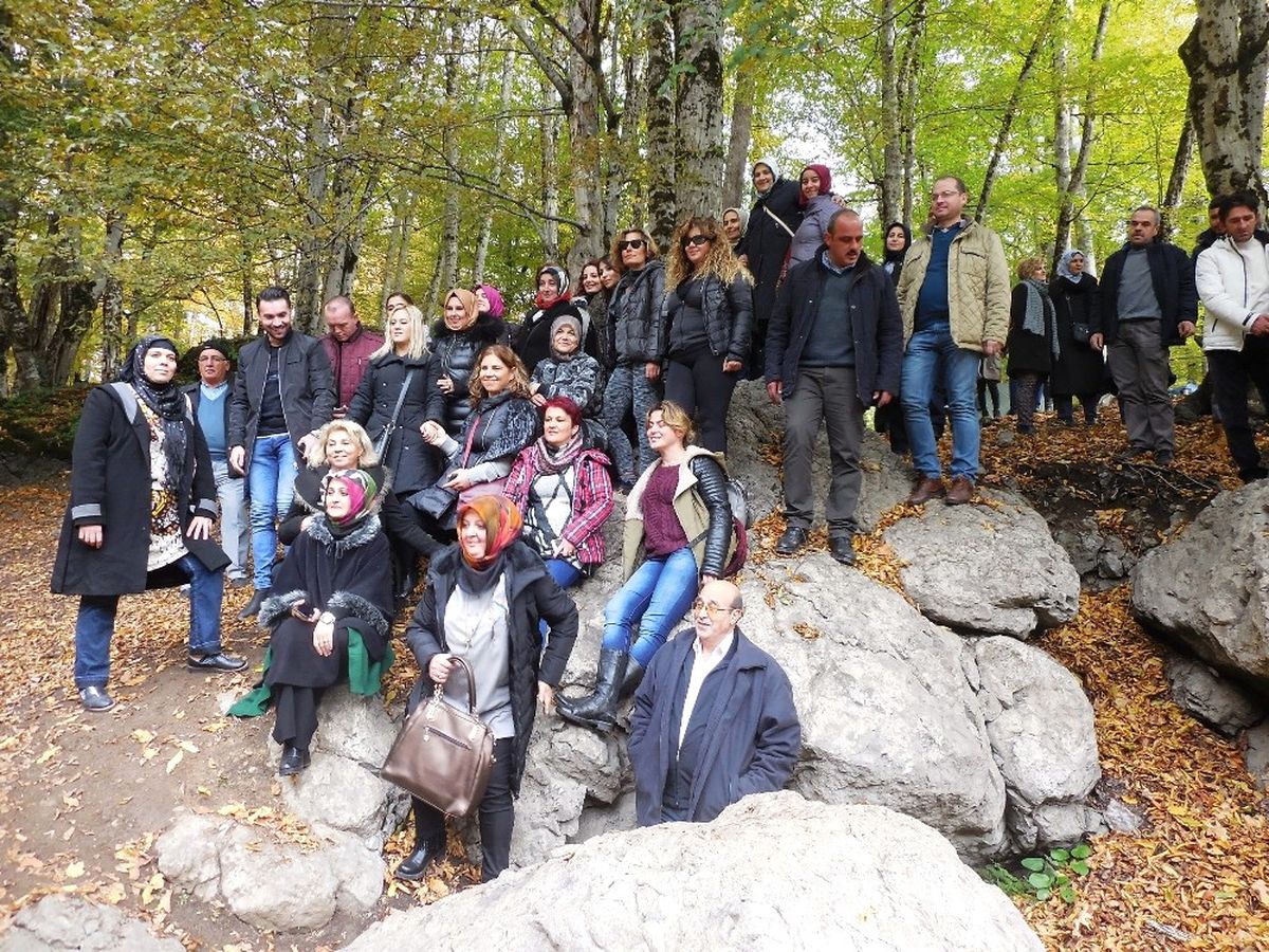 İzmit Belediyesi Çalışanları Yedigöller\'de Stres Attı