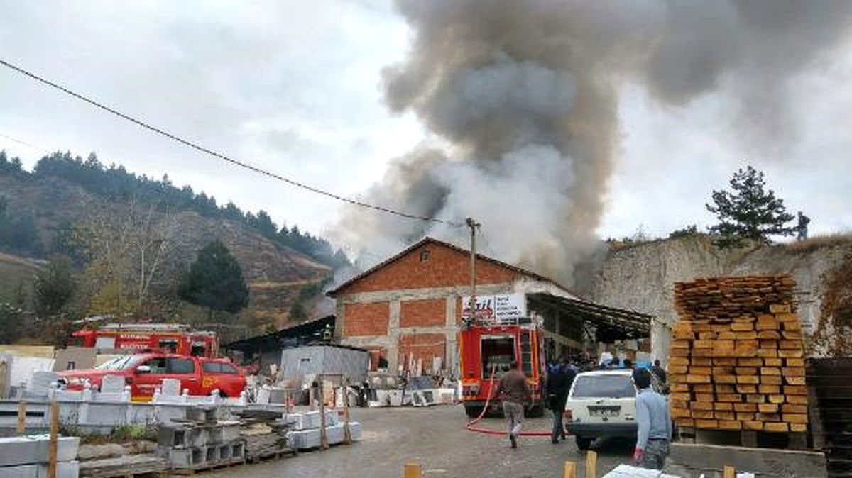Kastamonu\'da Mobilya Atölyesinde Yangın: 1 Yaralı