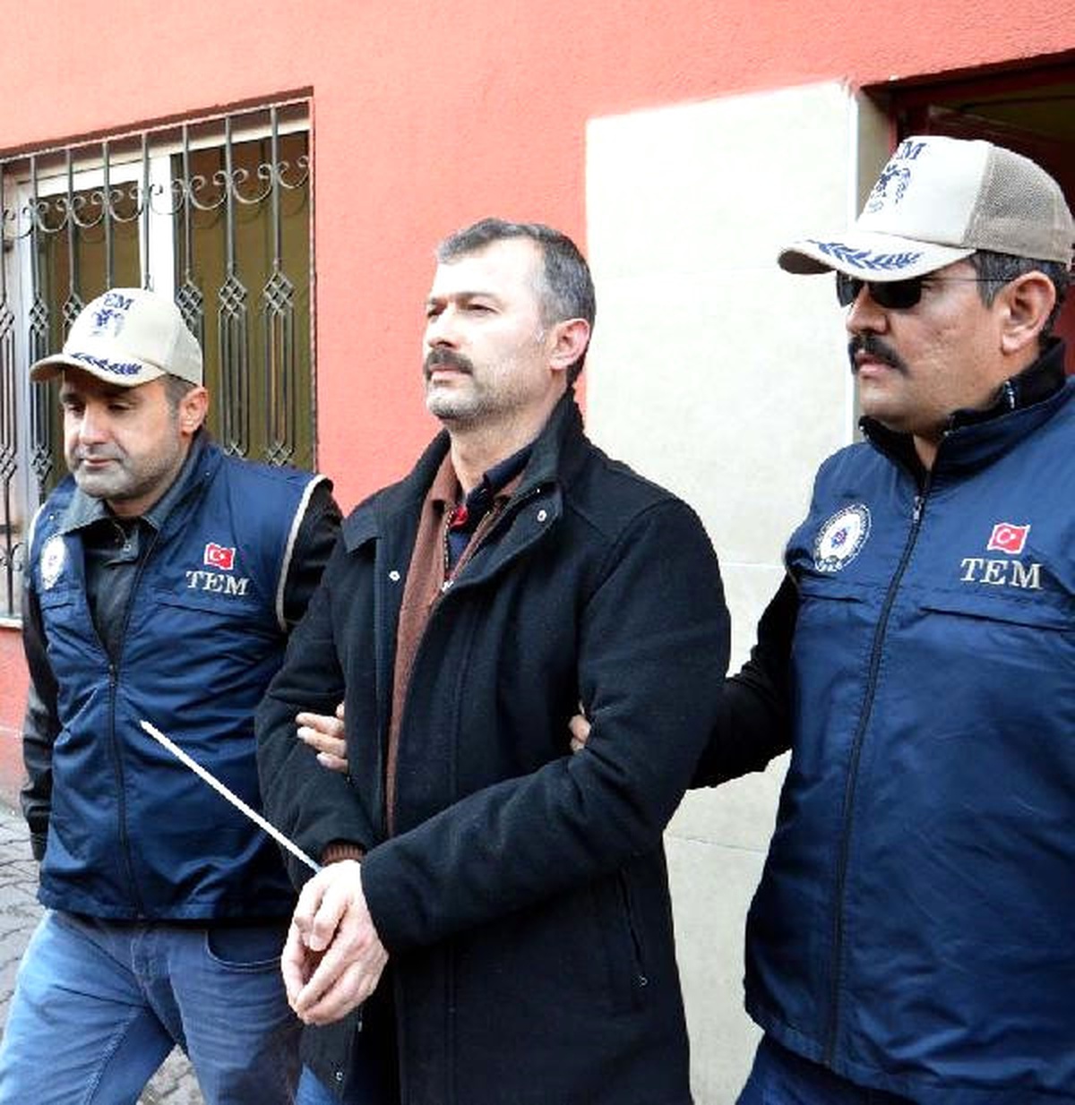 Kayseri\'de Fetö Şüphelisi Eski Emniyet Müdürü ve Öğretmen Adliyede