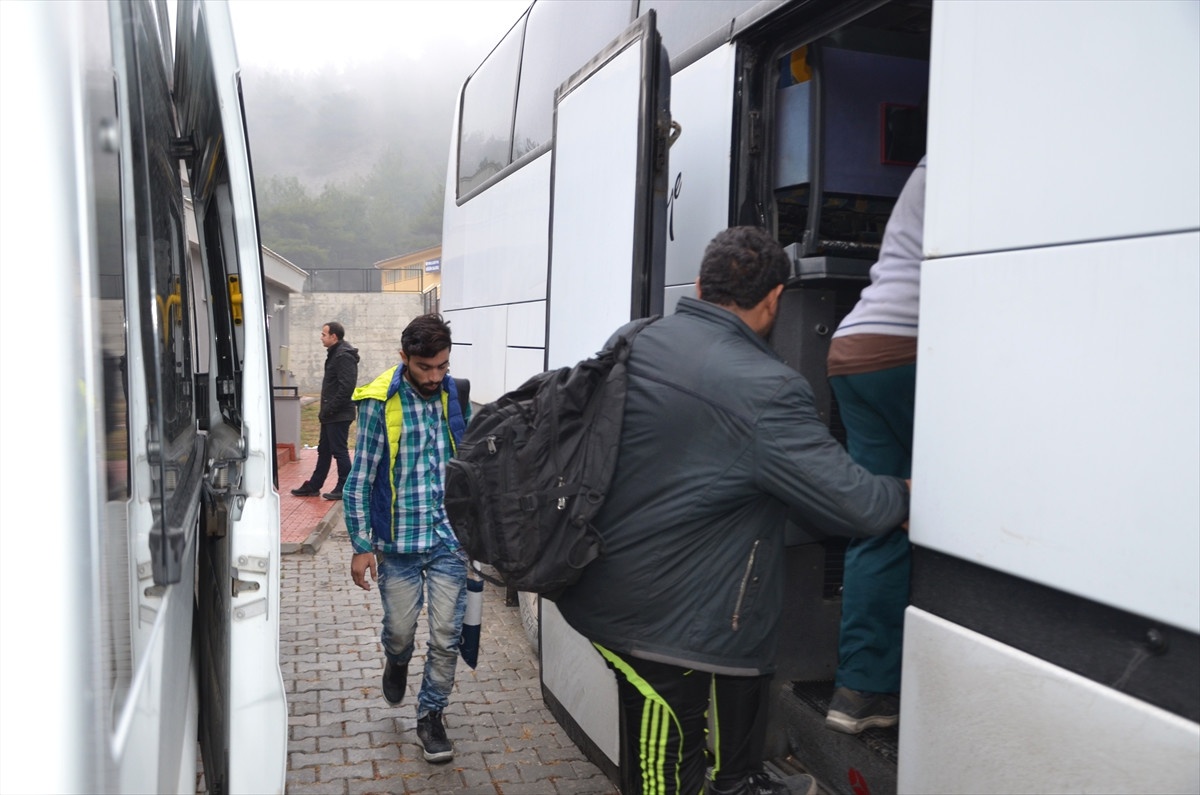 Kaza Yapan Otobüste 127 Kaçak Yakalanması